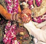 Srinagar: Muslims, Sikhs help Pandit couple tie knot Srinagar: Muslims, Sikhs help Pandit couple tie knot
