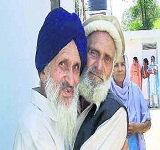 Sikhs set a fine example of communal amity: Open Gurudwara doors to Muslims for Eid prayers Sikhs set a fine example of communal amity: Open Gurudwara doors to Muslims for Eid prayers