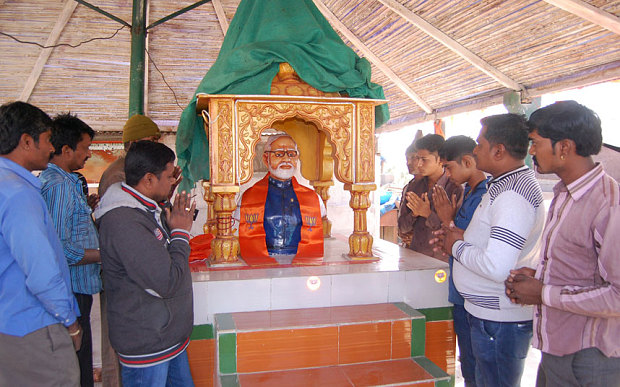 काहे के भगवान, जब भक्त हों बेलगाम काहे के भगवान, जब भक्त हों बेलगाम