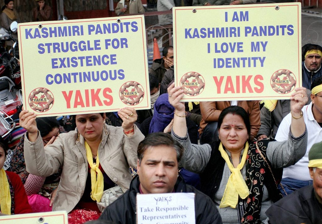 कश्मीरी पंडितों पर फिर से आतंकी हमला, अपनी जान बचाने के लिए कई परिवारों ने किया पलायन
