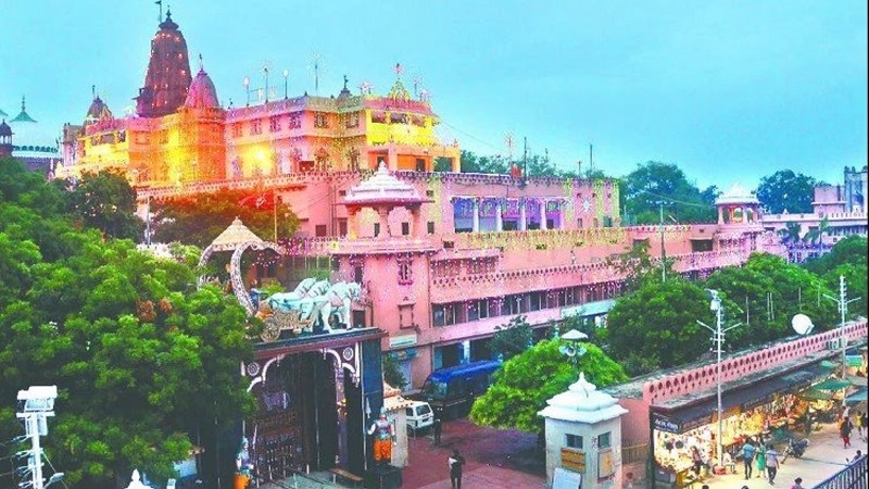 stop namaaz at Shahi Idgah