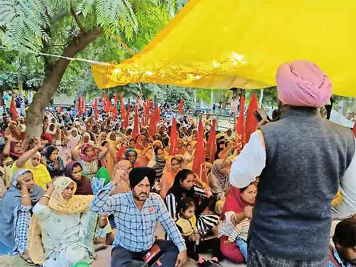 Zameen Prapt Sangharsh Commitee conducts 10 day hunger strike outside DC Office in Sangrur
