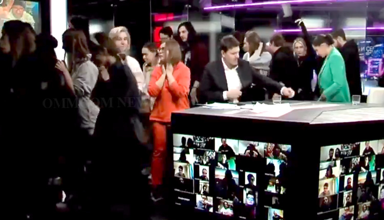 Russian TV Staff says "no to war",  quits on-air 