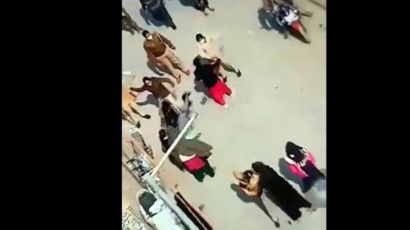 Police beat up Muslim women protestors