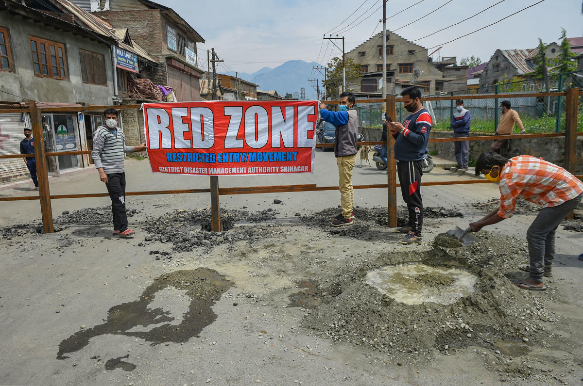 containment zones in Jammu and Kashmir